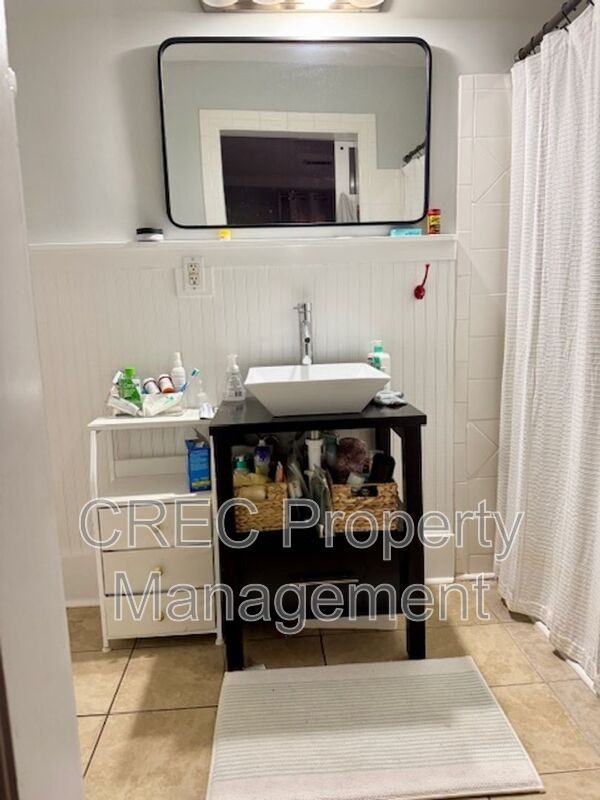 2211 Ramsay St - Photo 4 of 10