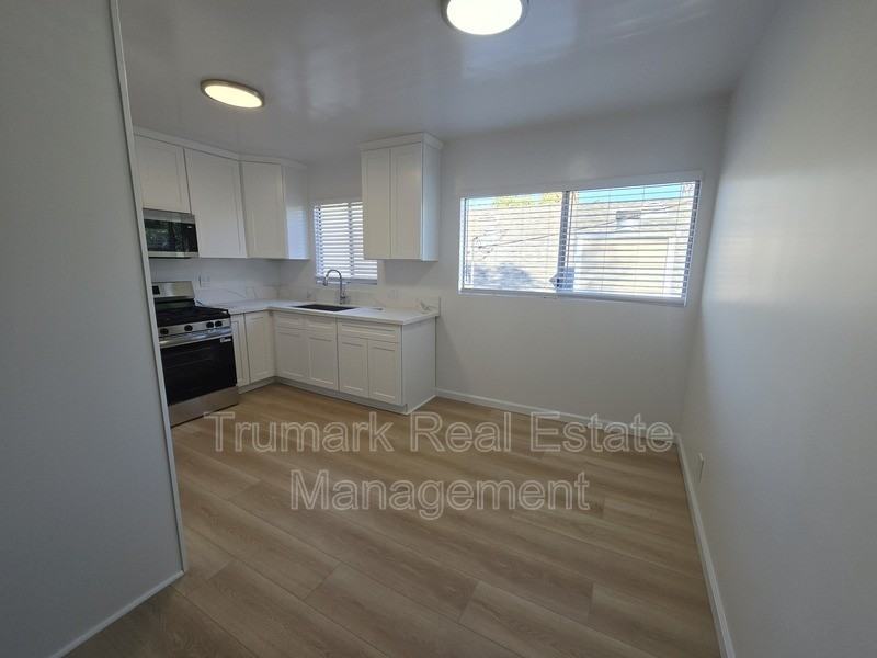 328 W Loraine St #9 - Photo 2 of 11