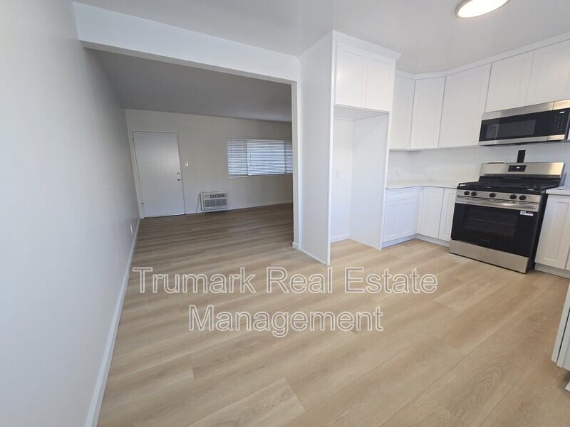 328 W Loraine St #9 - Photo 3 of 11