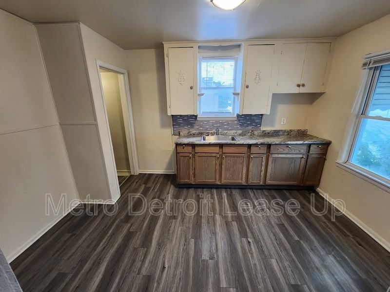 12000 Plainview Ave - Photo 3 of 12