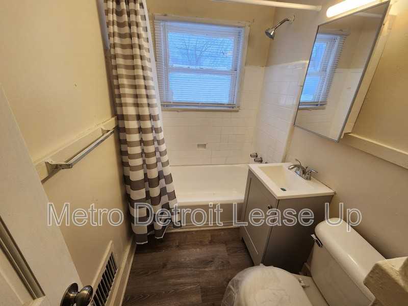 12000 Plainview Ave - Photo 4 of 12