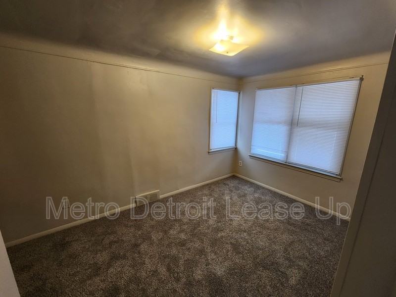 12000 Plainview Ave - Photo 5 of 12