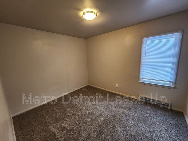 12000 Plainview Ave - Photo 6 of 12