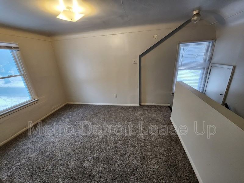 12000 Plainview Ave - Photo 7 of 12