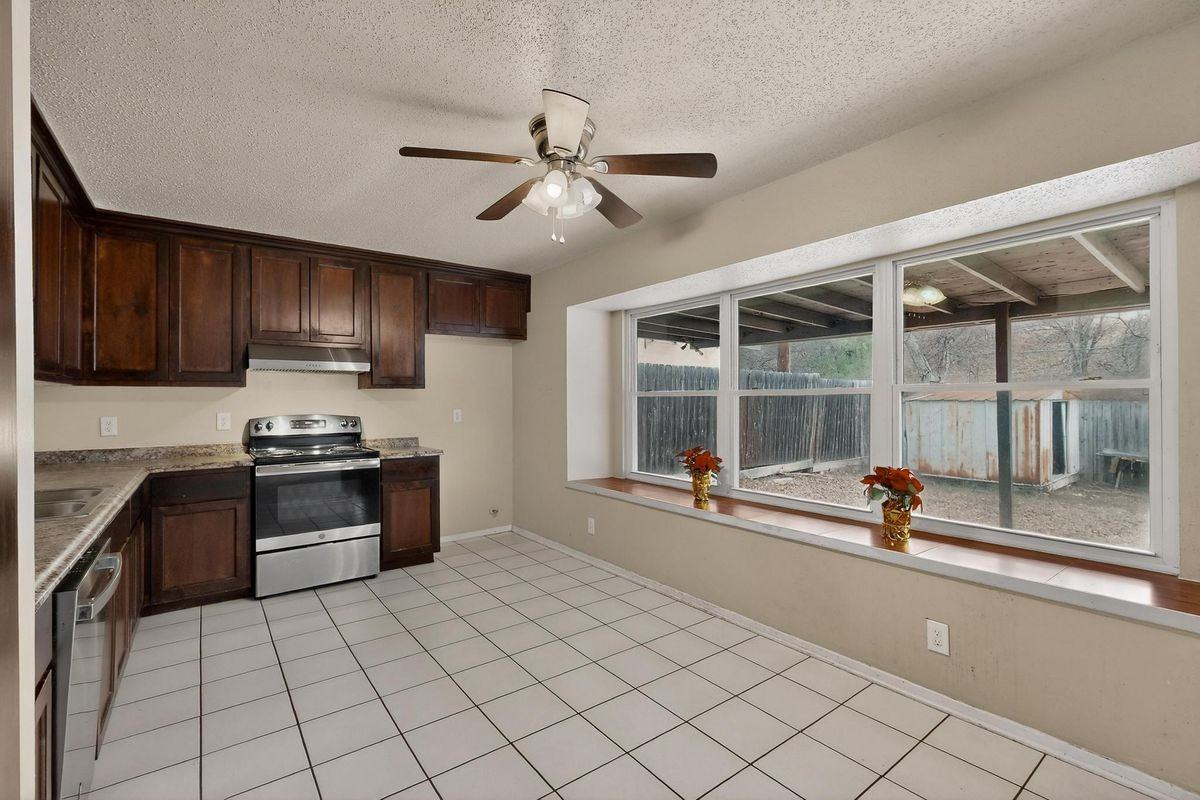 4226 Spiral Crk - Photo 3 of 4