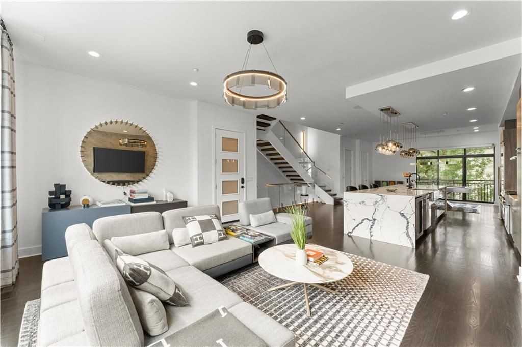 906 Lenox Blvd Ne - Photo 2 of 38