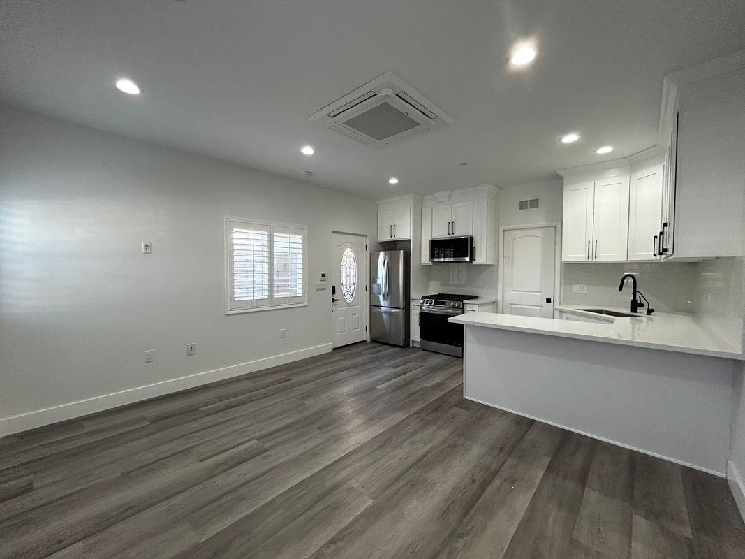 3838 Balmont St - Photo 3 of 9