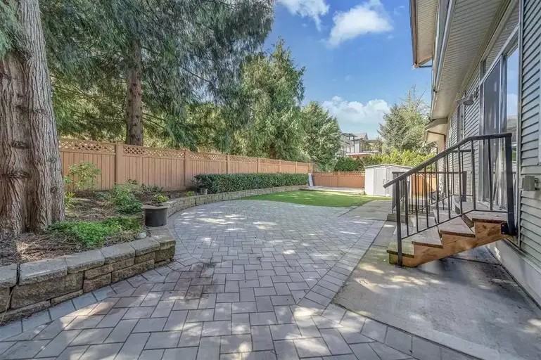 20752 Grade Cres - Photo 4 of 30