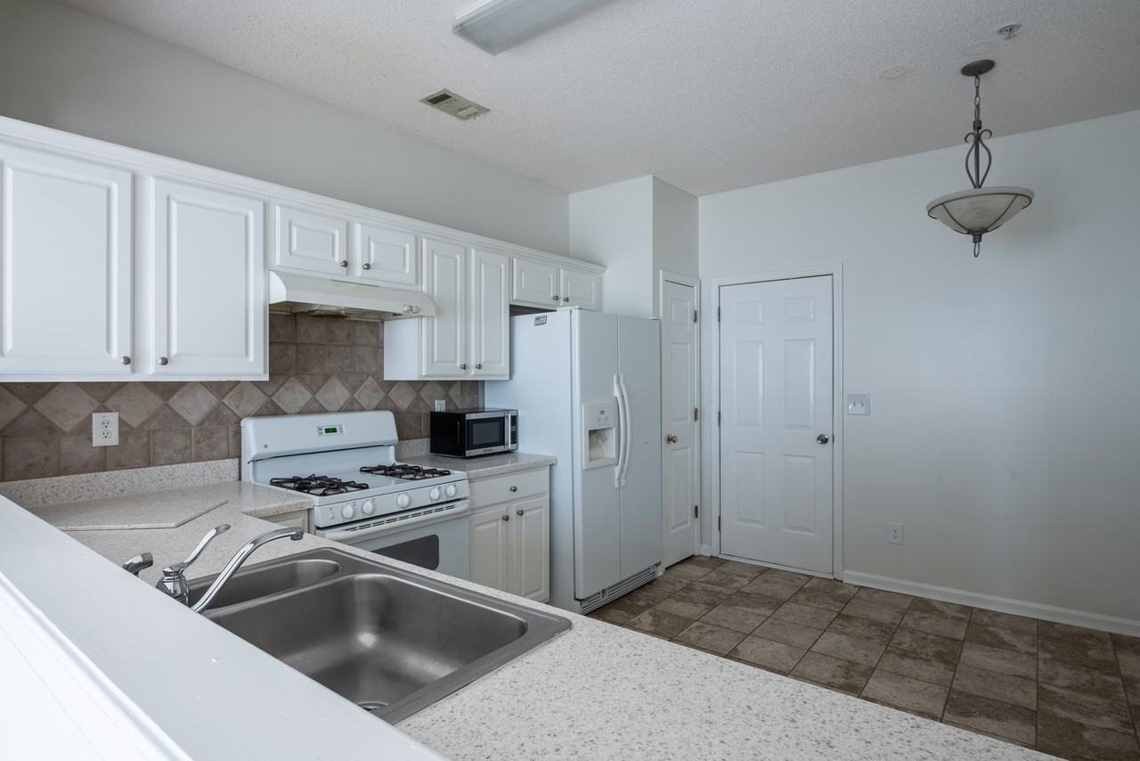 278 Regent Sq - Photo 2 of 45