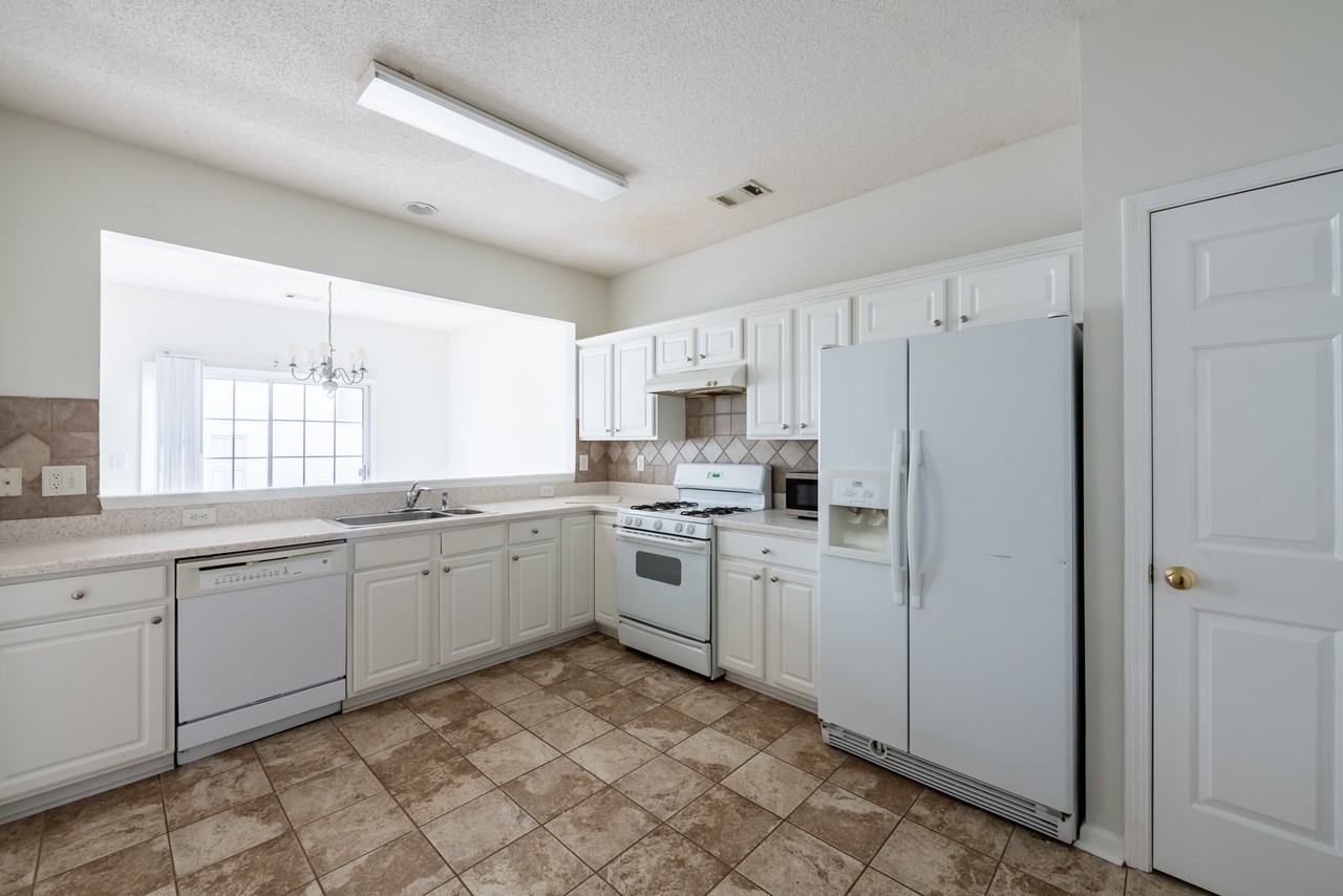 278 Regent Sq - Photo 3 of 45