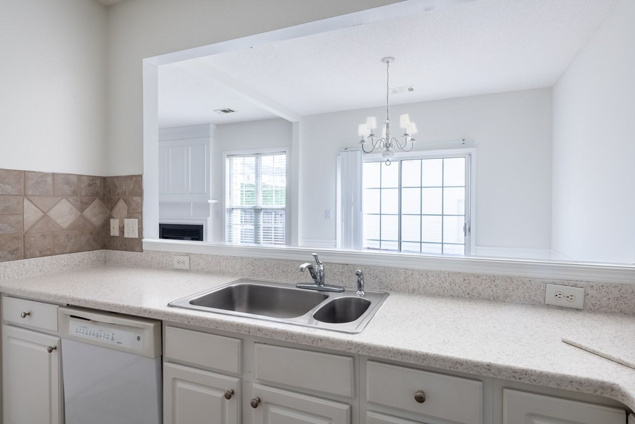 278 Regent Sq - Photo 4 of 45