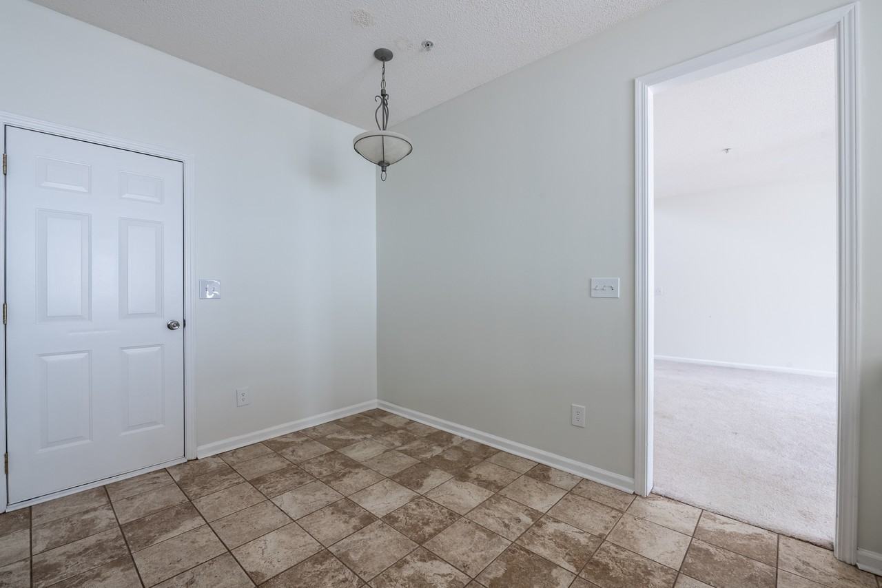 278 Regent Sq - Photo 5 of 45