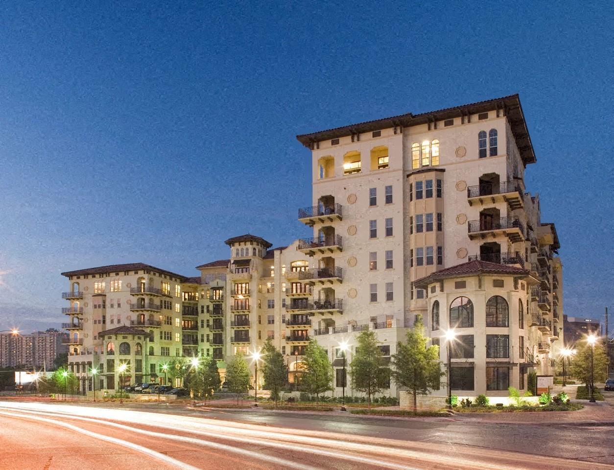 2651 Cedar Springs Rd - Photo 4 of 31