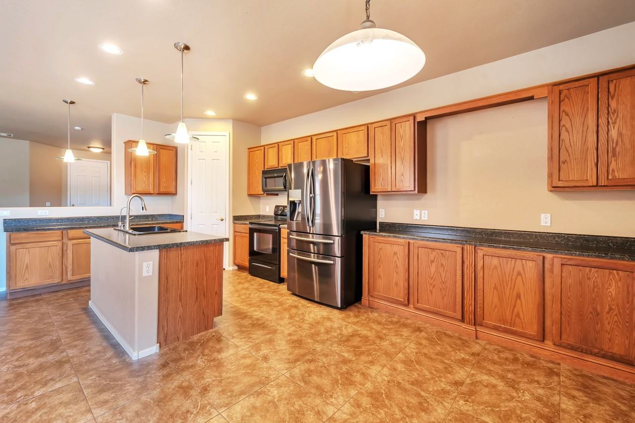 2243 W Mila Way - Photo 7 of 27