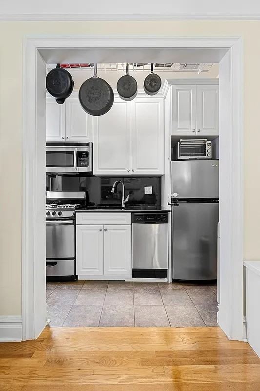 668 Riverside Dr #6F - Photo 5 of 10