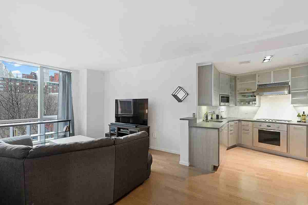 200 Chambers St #3G - Photo 3 of 9