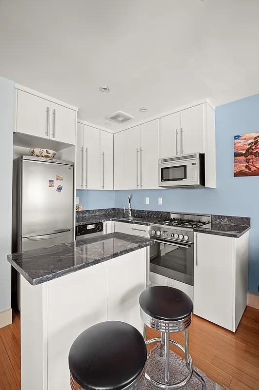 2587 37th St #5B - Photo 3 of 11