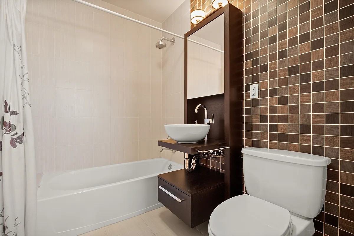 2587 37th St #5B - Photo 4 of 11