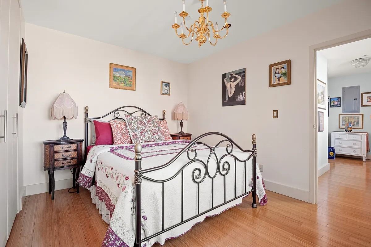 2587 37th St #5B - Photo 7 of 11