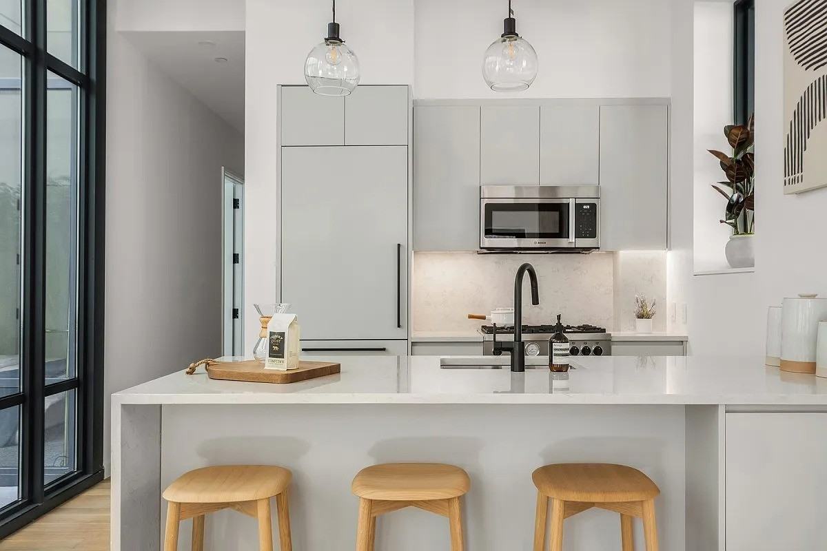 710 Metropolitan Ave #3E - Photo 2 of 5