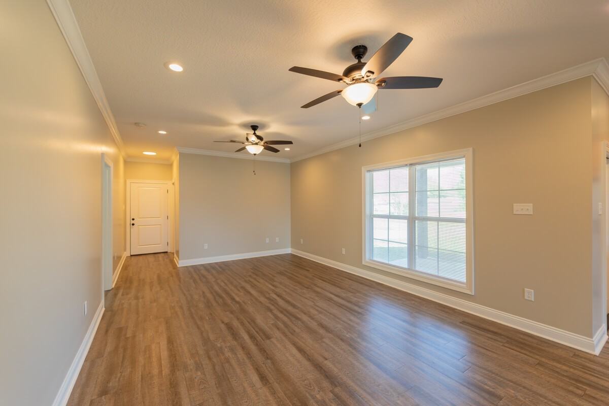 805 Royal St - Photo 3 of 10