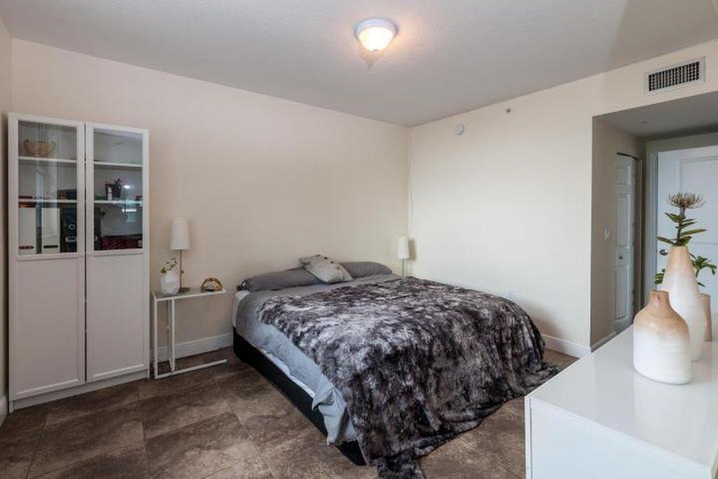 590 W Flagler St - Photo 2 of 5