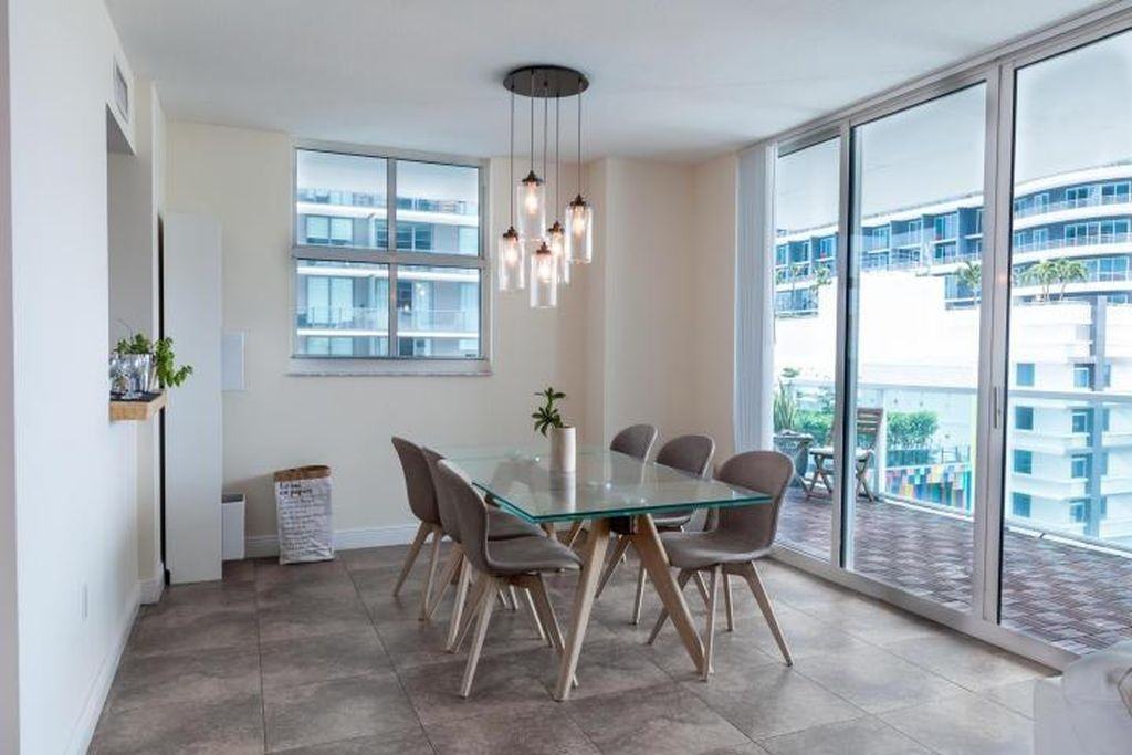 590 W Flagler St - Photo 3 of 5