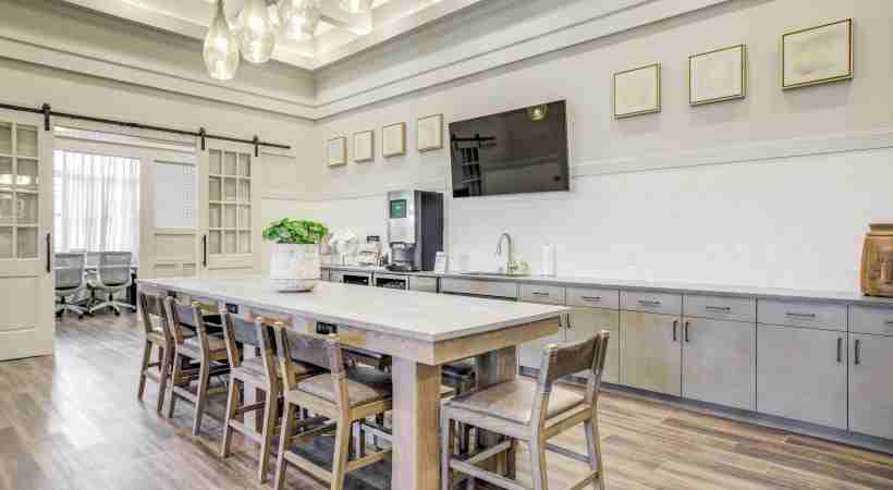 INNOVAR & - Photo 2 of 17