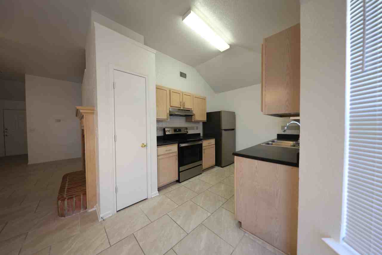 3204 Southhill Dr - Photo 5 of 20