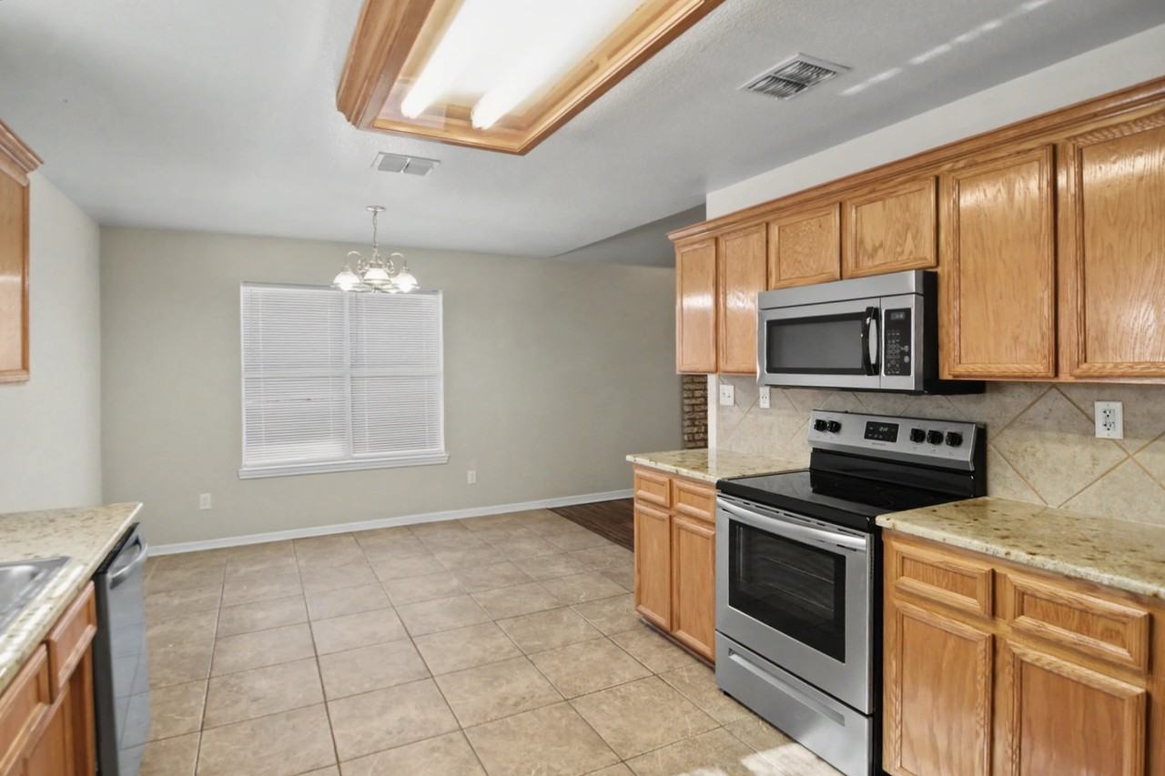 2807 Wisteria Ln - Photo 4 of 24