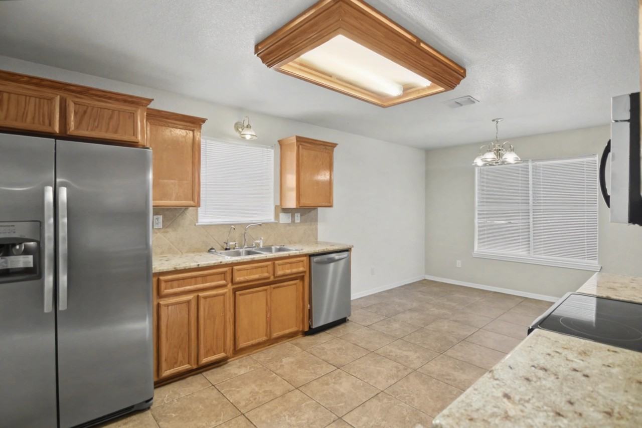 2807 Wisteria Ln - Photo 5 of 24