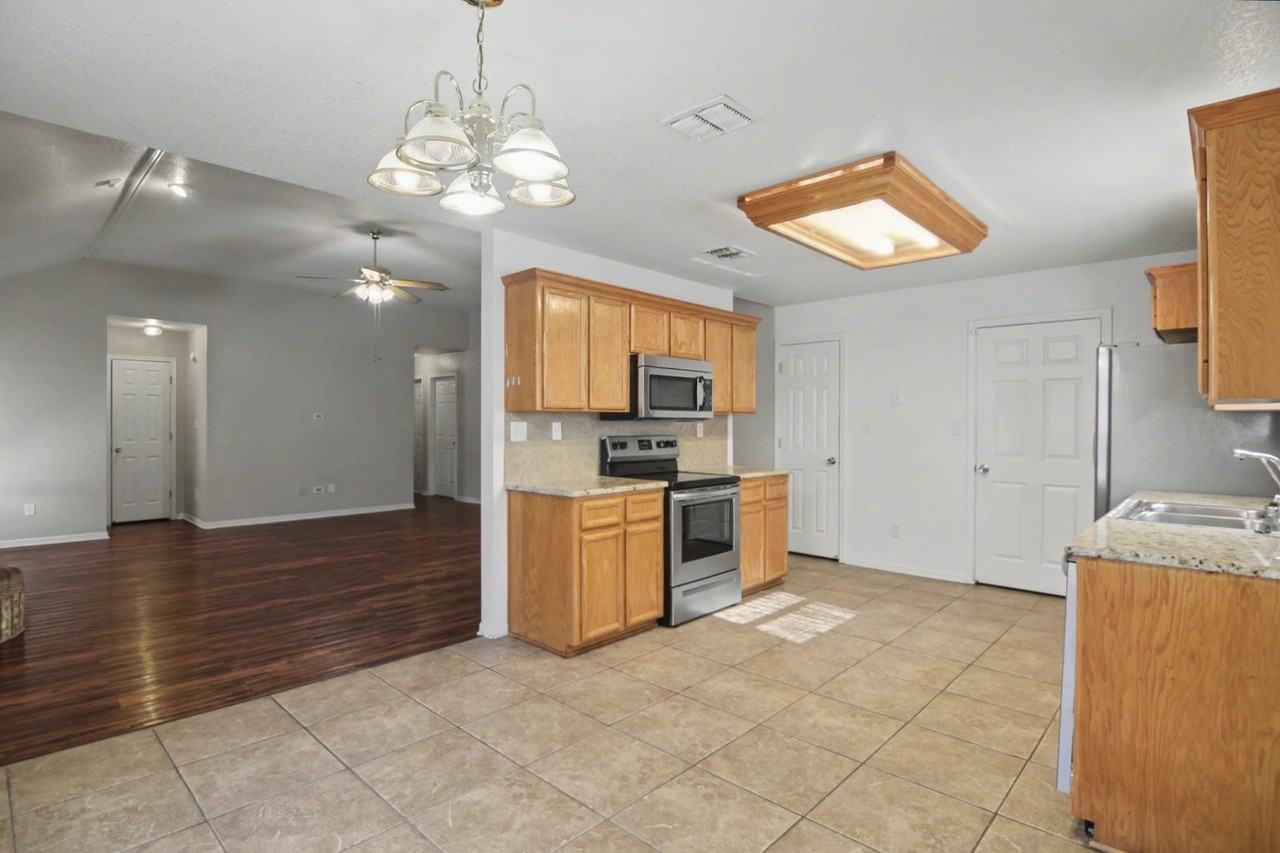 2807 Wisteria Ln - Photo 7 of 24