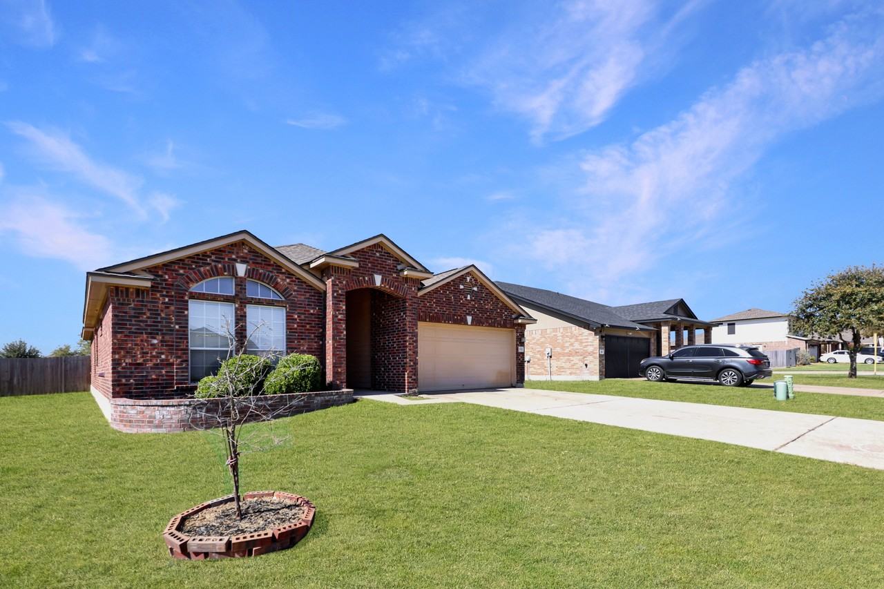 332 Peanut Dr - Photo 2 of 25