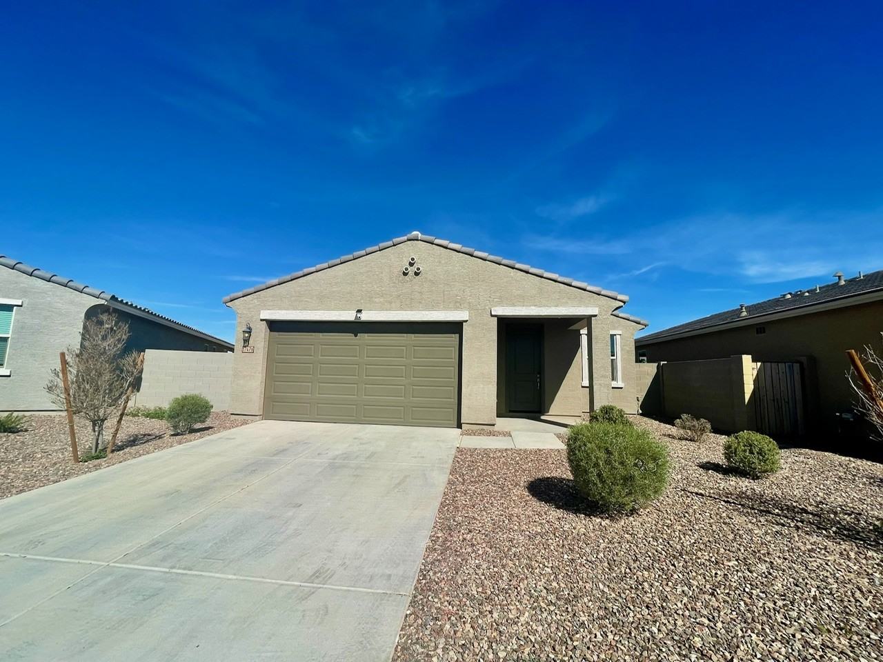 17476 W Sunnyslope Ln - Photo 4 of 34