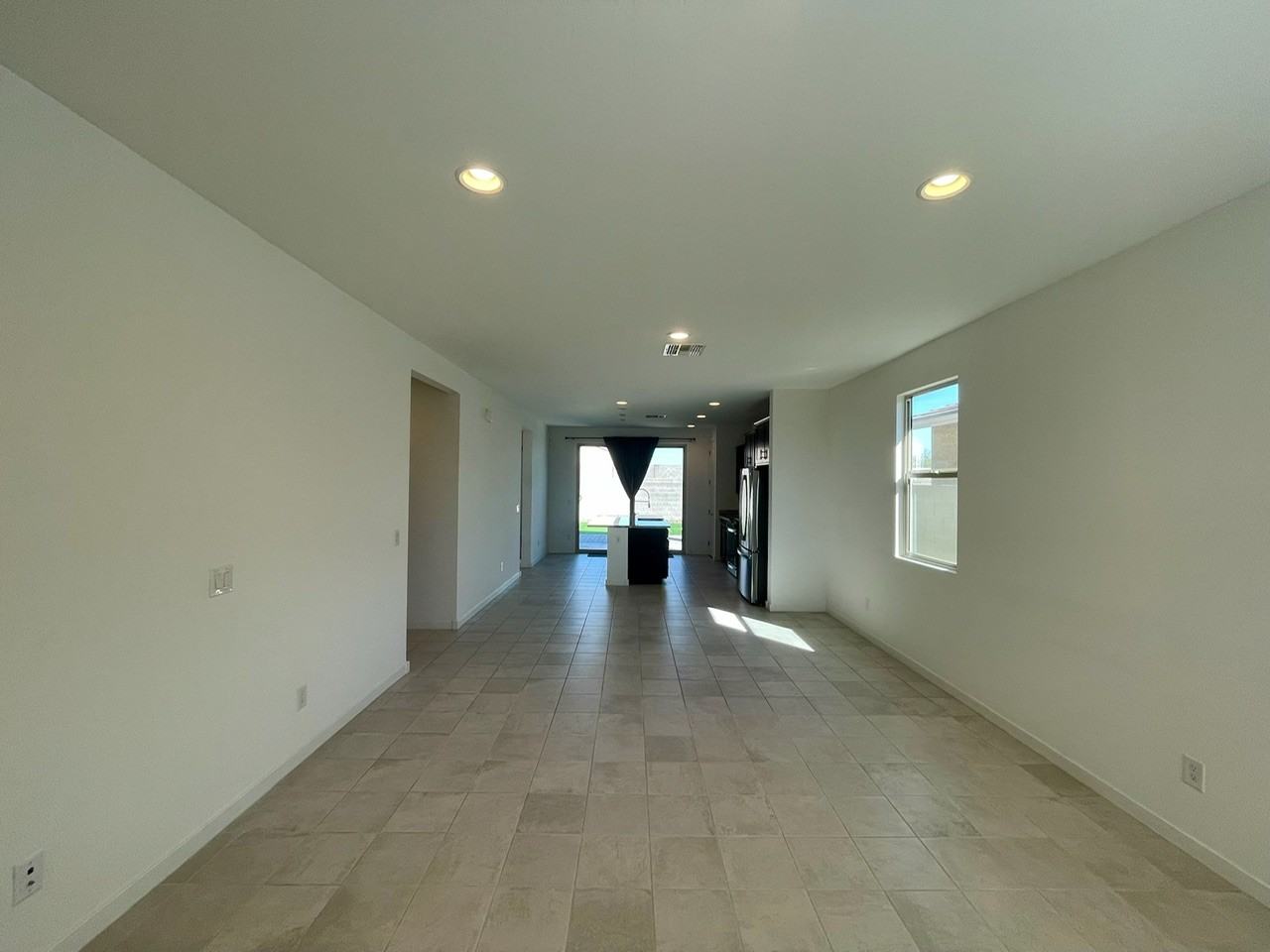 17476 W Sunnyslope Ln - Photo 5 of 34