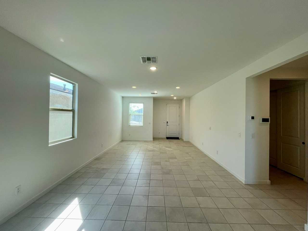 17476 W Sunnyslope Ln - Photo 6 of 34