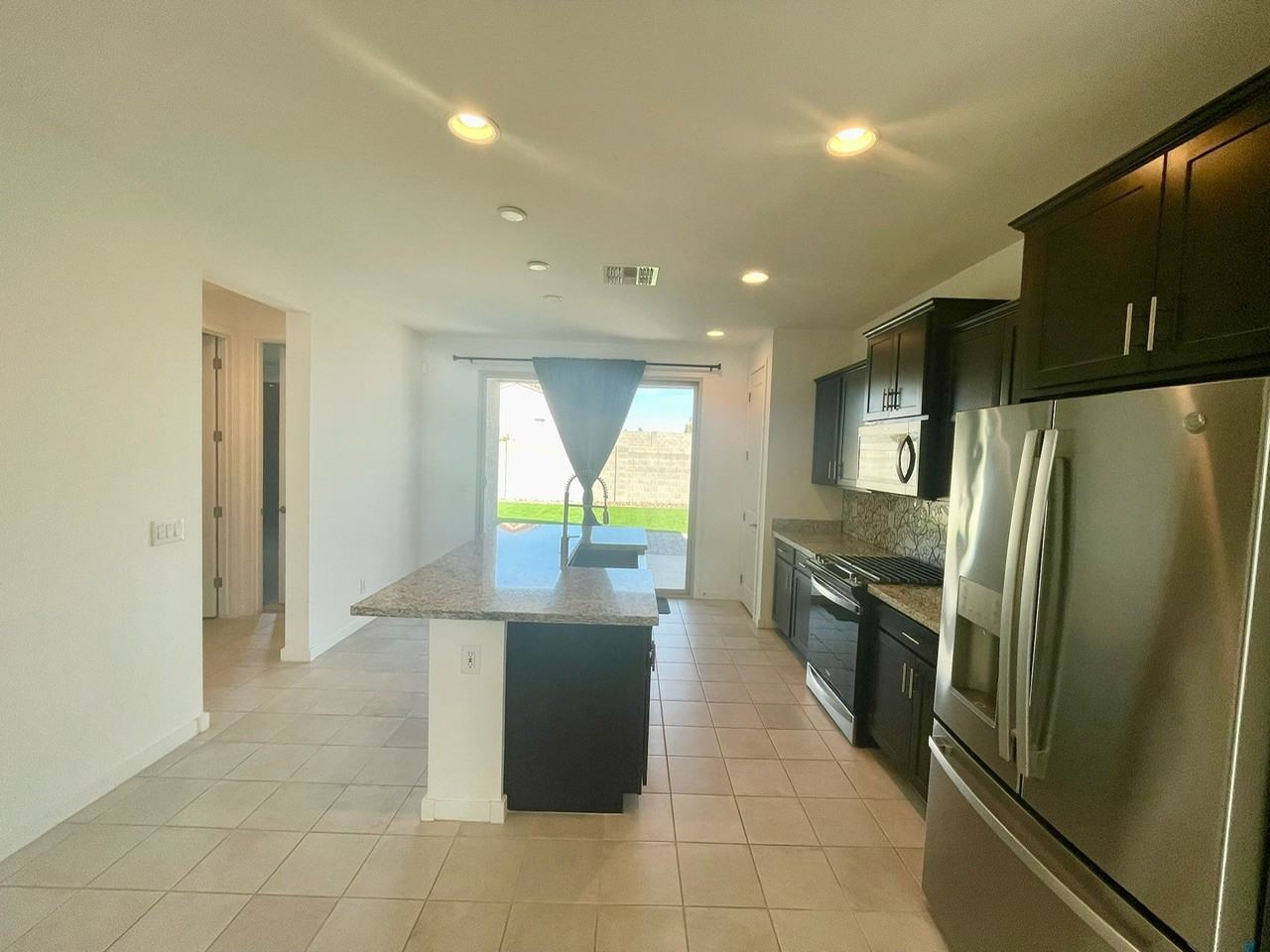 17476 W Sunnyslope Ln - Photo 7 of 34