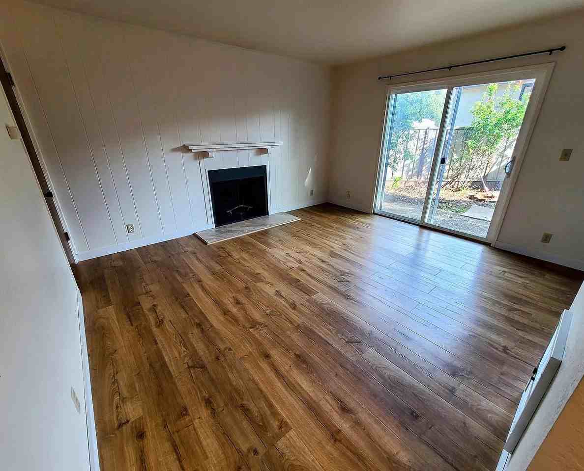 126 Lloyd Ct #3 - Photo 2 of 18