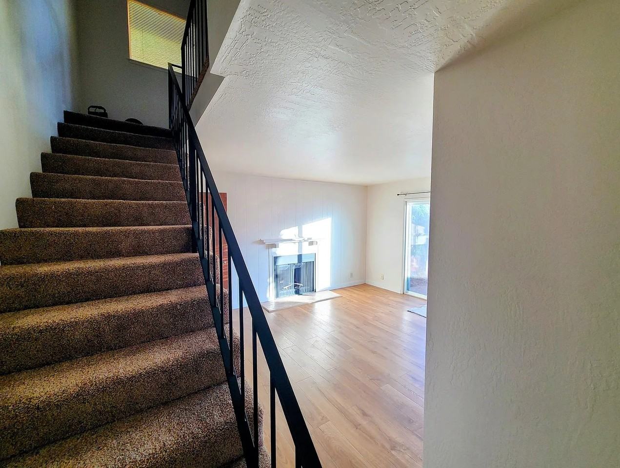 126 Lloyd Ct #3 - Photo 3 of 18