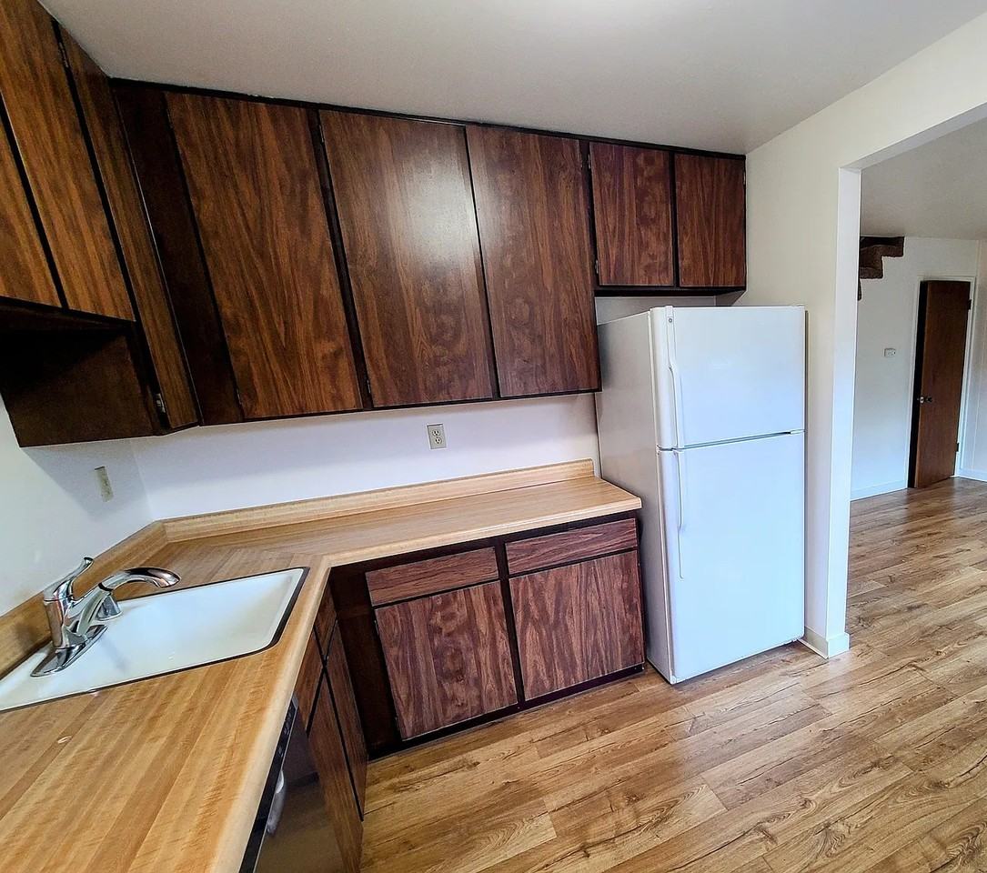 126 Lloyd Ct #3 - Photo 4 of 18