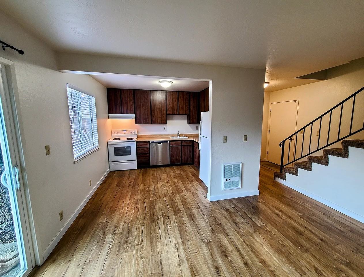 126 Lloyd Ct #3 - Photo 5 of 18