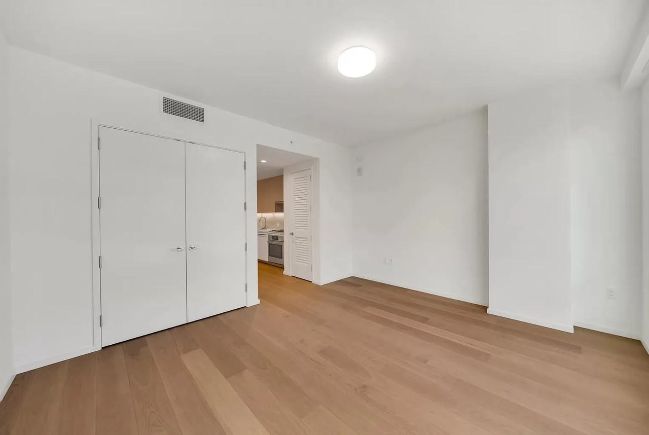 877 Francisco St #721 - Photo 4 of 12