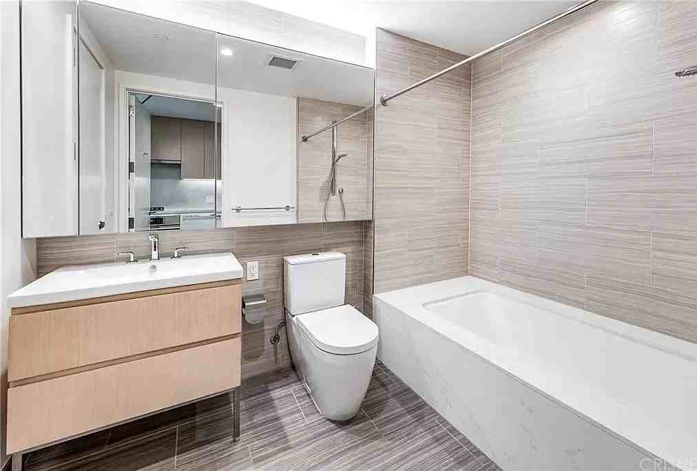 877 Francisco St #721 - Photo 5 of 12