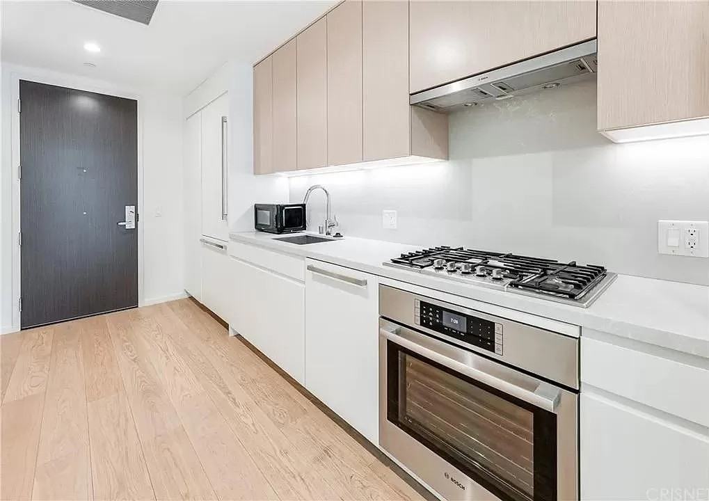 877 Francisco St #721 - Photo 7 of 12