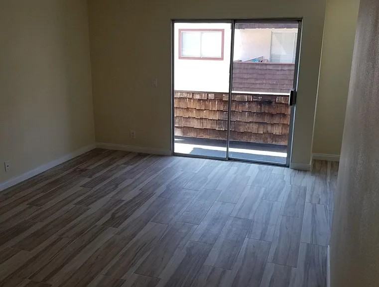 5414 Newcastle Ave #9 - Photo 3 of 10