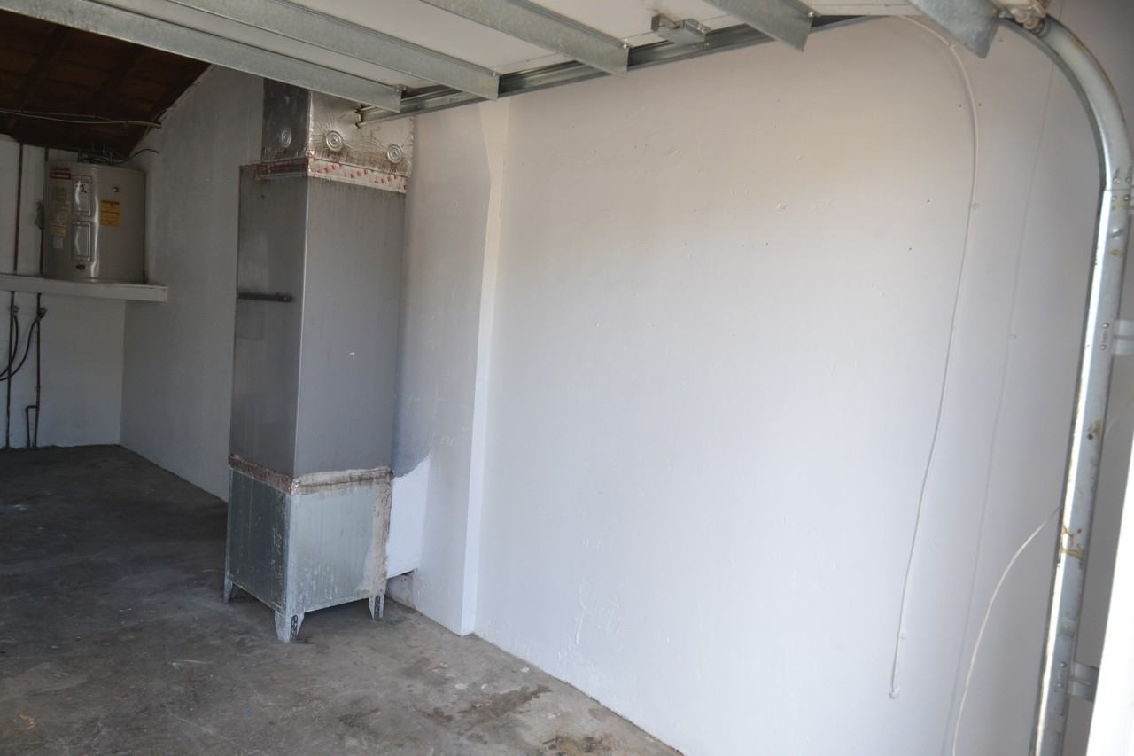 1351 Whitehall Ln - Photo 7 of 25