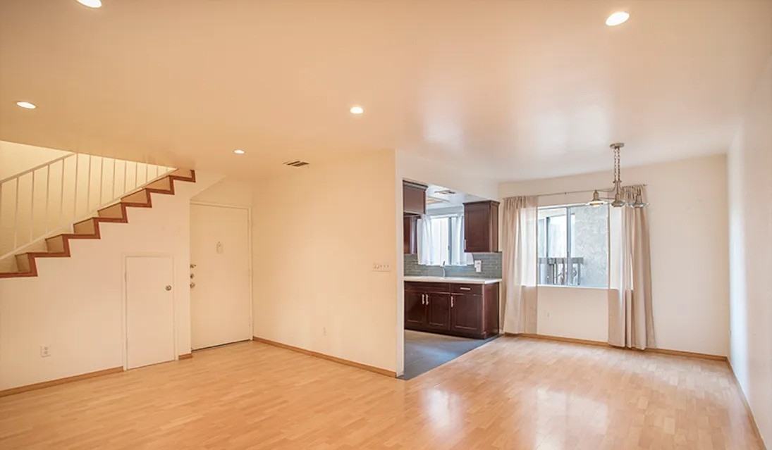 212 N Atlantic Blvd - Photo 2 of 10