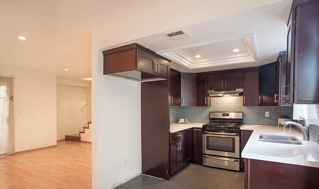 212 N Atlantic Blvd - Photo 3 of 10