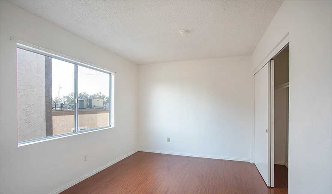 212 N Atlantic Blvd - Photo 7 of 10