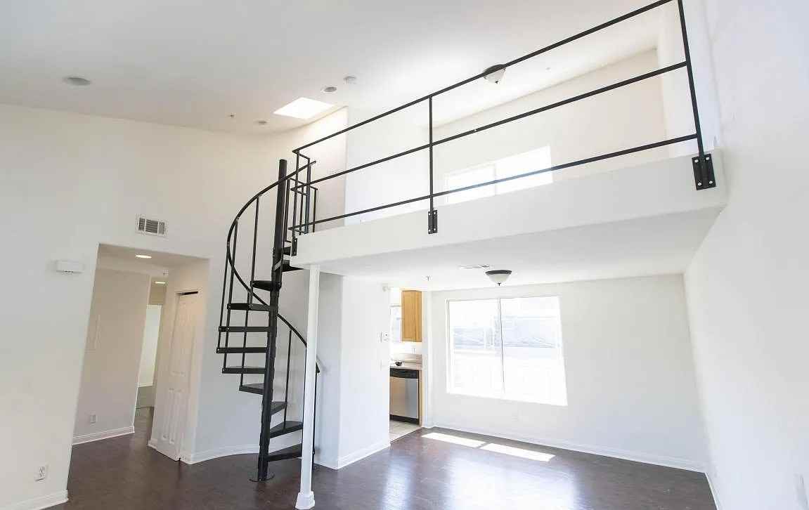 480 N Catalina Ave - Photo 3 of 10